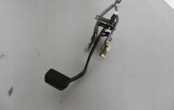 Suzuki Wagon R+ Brake pedal 