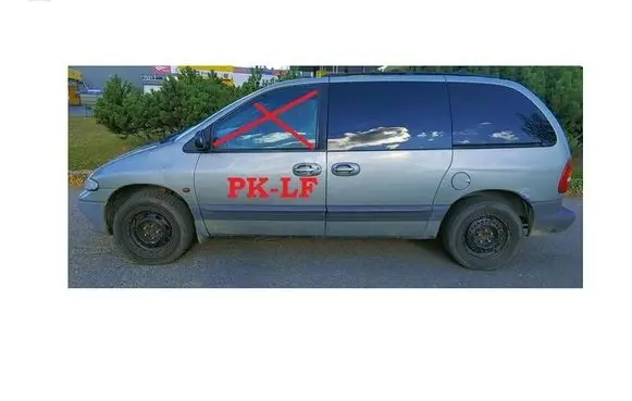 Chrysler Voyager Front door window glass four-door 970102AO27B