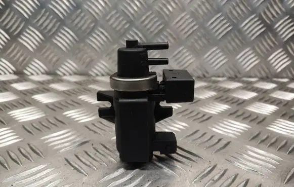 BMW 5 E60 E61 Turbo solenoid valve 2247906 72279600