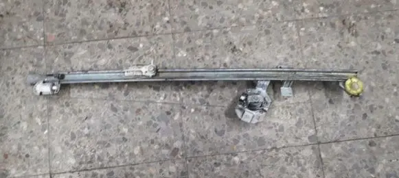 Citroen Berlingo Front window lifting mechanism without motor
