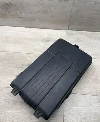 Volkswagen PASSAT B7 Battery box tray cover/lid 3C0915443A