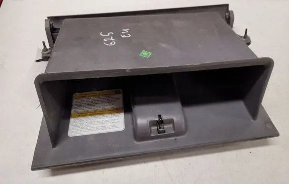 KIA Carens I Glove box