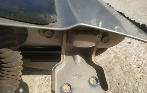 Suzuki SX4 Front door upper hinge