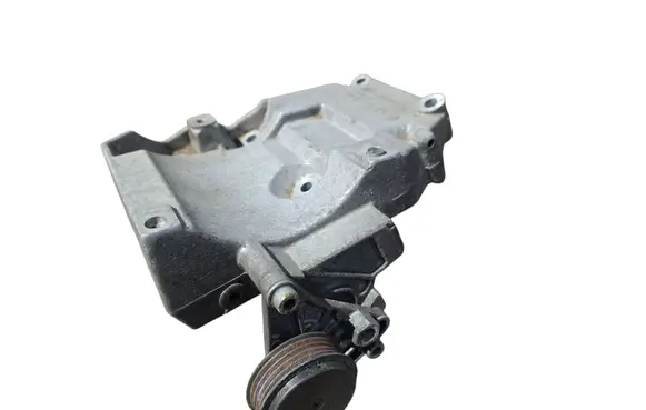 Audi A4 S4 B6 8E 8H A/C compressor mount bracket 038260885C