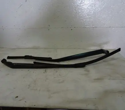 Toyota Auris E180 Front wiper blade arm