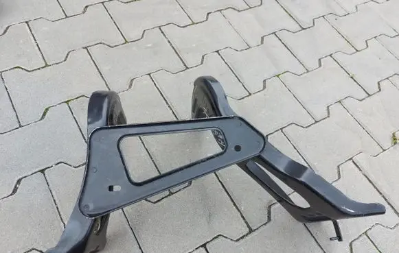 Radiator mount bracket