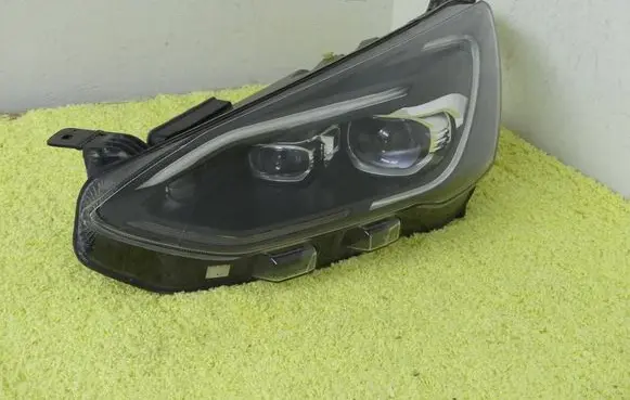 Ford Focus Headlight/headlamp JX7B13E017AH