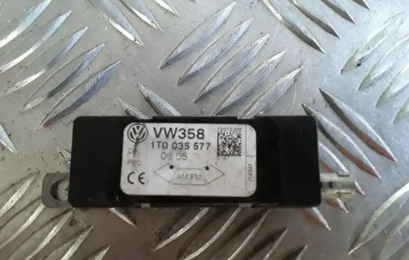 Volkswagen Touran I Aerial antenna amplifier 1T0035577