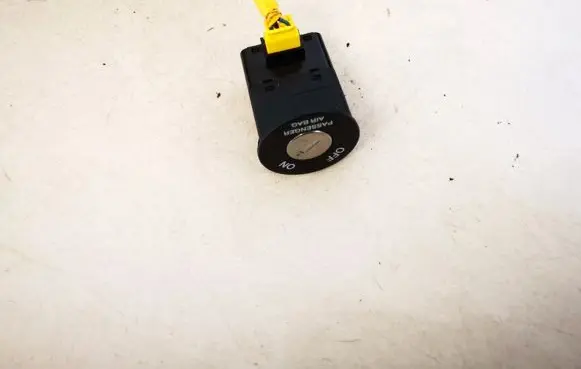 Hyundai Getz Passenger airbag on/off switch 