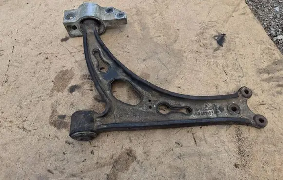 Volkswagen Touran I Front lower control arm/wishbone 1K0407153G