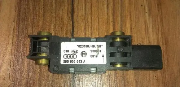 Audi A4 S4 B6 8E 8H Airbag deployment crash/impact sensor 8E0959643a