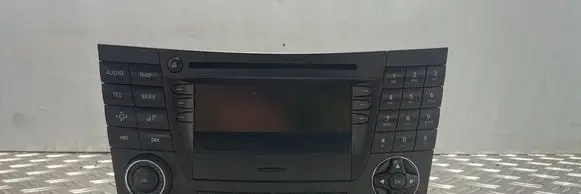 Mercedes-Benz E W211 Radio/CD/DVD/GPS head unit A2118201079 21102171