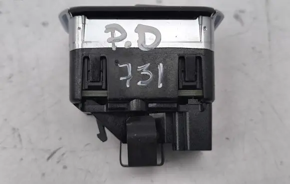 Tailgate opening switch