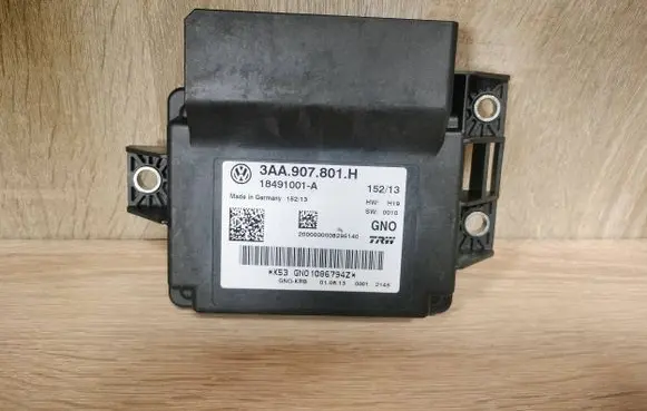 Volkswagen PASSAT B7 Hand brake control module 3AA907801H