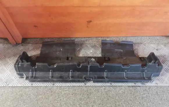 Audi Q8 Intercooler air guide/duct channel 4M8121285AB