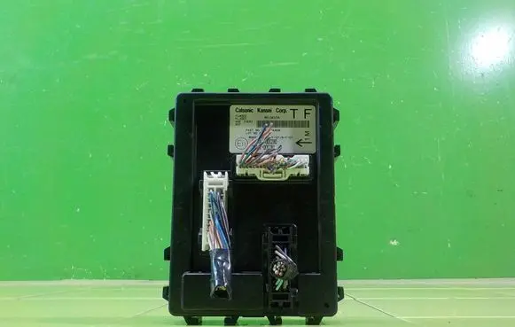 Nissan Juke I F15 Central body control module 284B11KA0A