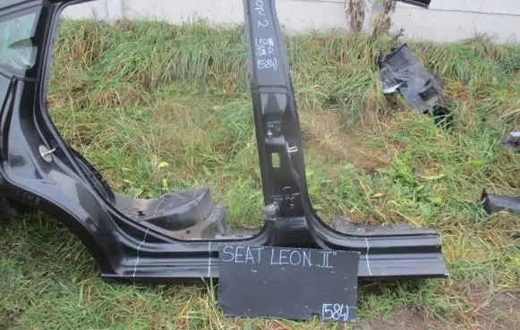 Seat Leon (1P) Sill