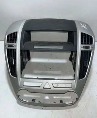 KIA Ceed Dash center air vent grill 84740-1H000