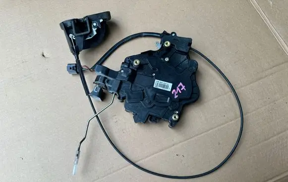 Volkswagen Transporter - Caravelle T5 Sliding door lock 7E0843653Q H000073