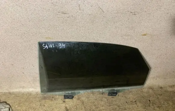 Rear door window glass