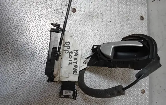 Peugeot Partner Front door lock PSA828405 3439M014818