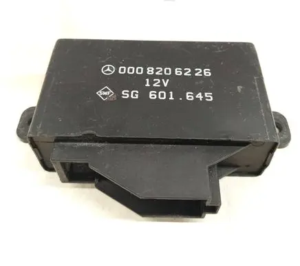 Mercedes-Benz E W124 Seat heating relay 0008206226 A0008206226 601.645