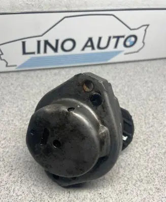 BMW 5 E60 E61 Engine mount bracket 6761089