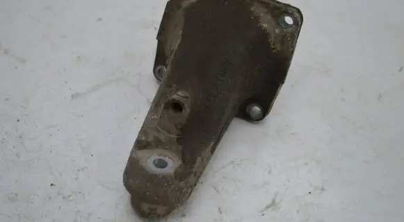 Mercedes-Benz CLK A208 C208 Engine mounting bracket 1112230904