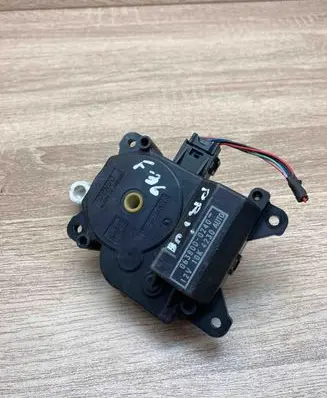 Cadillac CTS Air flap motor/actuator 0638000240