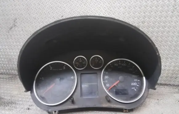 Audi A2 Speedometer (instrument cluster) 8Z0920900T 81117994