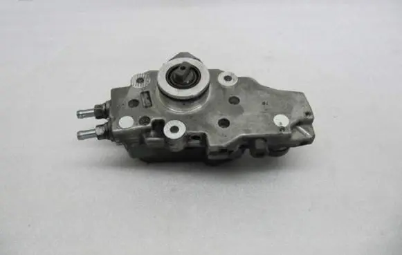 Mercedes-Benz Vito Viano W639 Fuel injection high pressure pump A6460700401