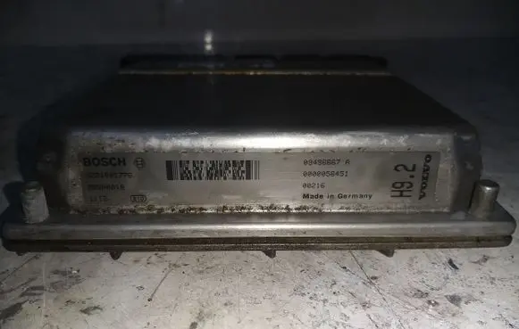 Volvo V70 Engine control unit/module 09496667
