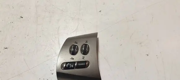 Steering wheel buttons/switches