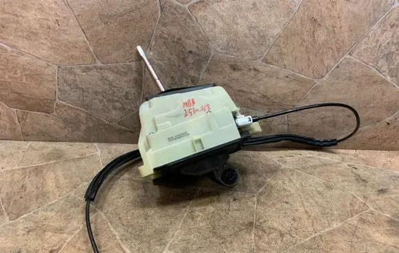 Mercedes-Benz C W204 Gear selector A2042677524