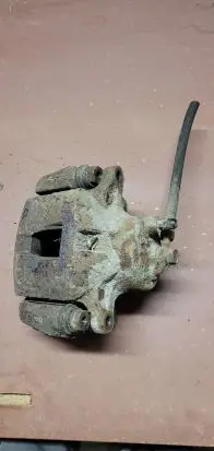 Toyota Corolla Verso E121 Front brake caliper