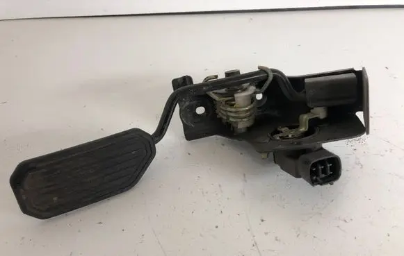 Toyota Avensis T250 Accelerator throttle pedal