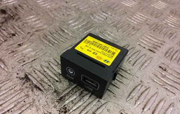 KIA Pro Cee'd III USB socket connector 96120-J7100