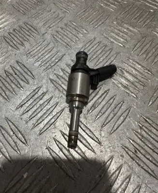 Audi A5 8T 8F Fuel injector 0261500057