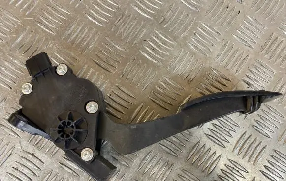 Subaru Outback Accelerator throttle pedal 36010AG140 1988007120 01K21000516