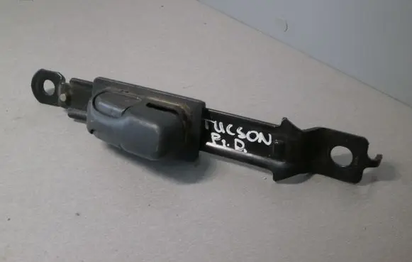 Hyundai Tucson JM Seat belt adjustment rail 