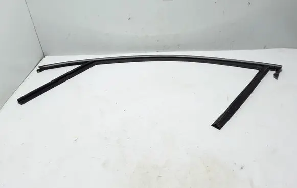 Renault Talisman Front door glass trim molding 803318266R