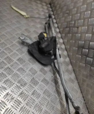 Front wiper linkage