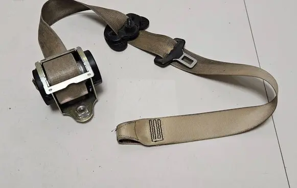 BMW 6 E63 E64 Front seatbelt 602321000C 100415