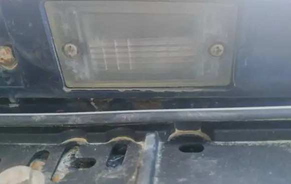 KIA Carens I Number plate light