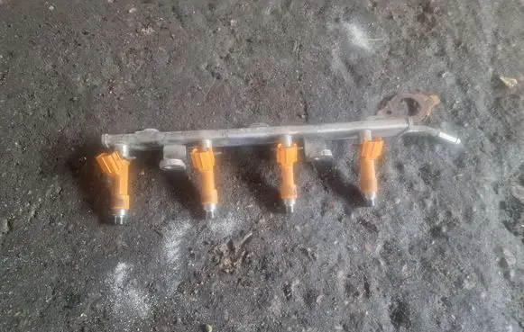 Suzuki Swift II Fuel injectors set 