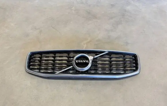 Volvo V60 Front bumper upper radiator grill 32132229