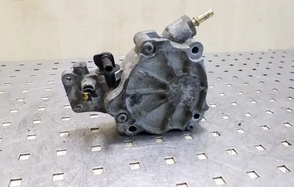Peugeot 4007 Vacuum pump