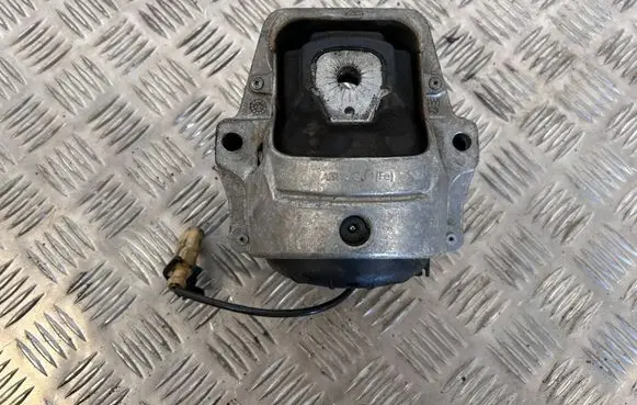 Engine mount bracket