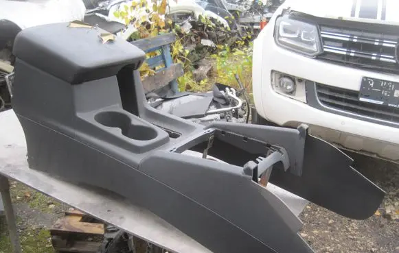 Volkswagen Amarok Center console 2H0863241M