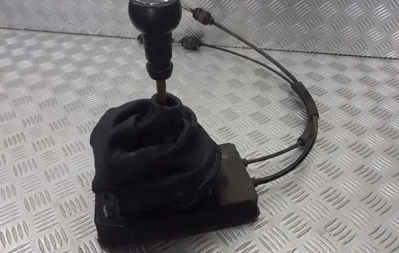 Peugeot 407 Gear selector/shifter in gearbox 